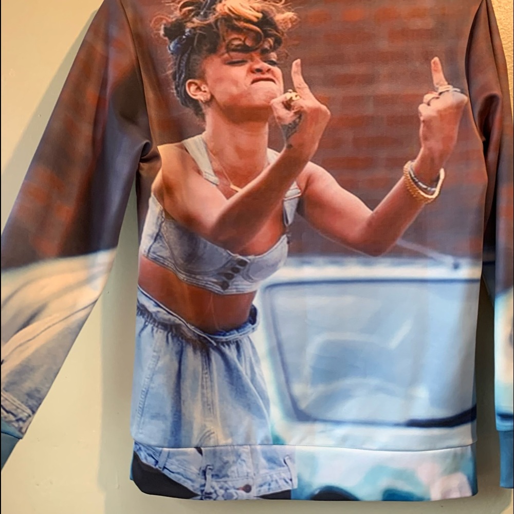 Rihanna Sweater Size S